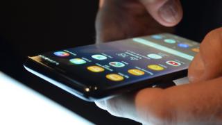 Samsung Galaxy S8 hands-on: mai îngust şi mai puţin curbat decât ai crede, ecranul e impresionant şi nimeni nu vorbeşte despre cameră