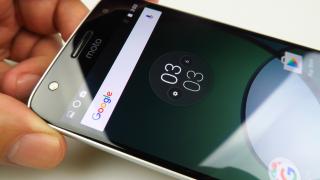 Motorola Moto Z Play: Conectivitate USB Type-C, 3 microfoane, viteze excelente