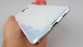 HTC U Ultra: Baterie mică şi insuficientă