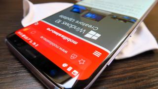 Samsung Galaxy S8: Display curbat superb, extra luminos, aspectuos, imersiv