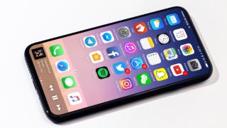 Noi detalii despre iPhone 8 indică integrarea lui Touch ID în ecran, muchii subţiri de 4 mm şi o cameră frontală "invizibilă"