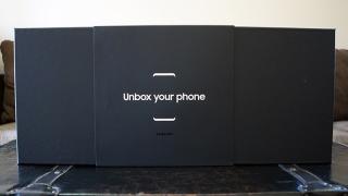 Samsung Galaxy S8+ are un super bundle mare cât o valiză; Iată ce găsim la interiorul acestei ediţii speciale! (Video)