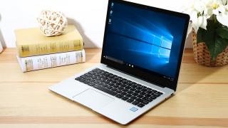Turul Magazinelor #186: Cel mai popular joc de dans la mega reducere, aparat de vidat de generaţie nouă şi un laptop cu ecran 3K şi preţ interesant