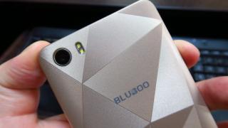 Bluboo Picasso 4G: Design compact, triunghiuri aplatizate şi plastic