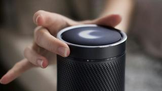 Difuzorul smart Harman Kardon Invoke este anunțat oficial; vine cu asistentul vocal Cortana și putem realiza apeluri via Skype