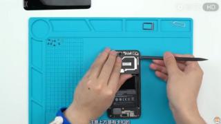 Xiaomi Mi 6 primeşte prima disecţie, aflăm cât de uşor este de reparat (Video)