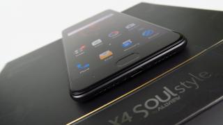 Allview X4 Soul Style Unboxing: phablet pentru selfie, cu baterie de croazieră (Video)