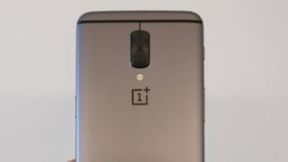 Un presupus prototip de OnePlus 5 apare într-o fotografie hands on; S-au schimbat antenele iar!