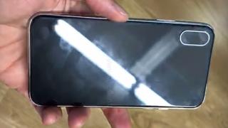 Macheta lui iPhone 8 se lasă admirată într-un clip video hands-on; la capitolul grosime pare nu a sta prea bine