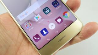 Huawei P10 Lite: Display bine calibrat, stă bine la contrast