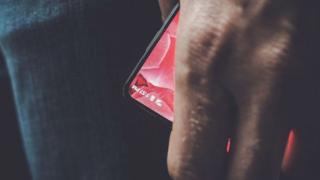 Telefonul revoluţionar Essential al lui Andy Rubin ar putea debuta pe 30 mai, atunci când e programat un eveniment al companiei
