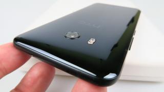HTC U11 Unboxing: cantitate generoasă de accesorii, primul contact cu Snapdragon 835