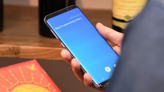 Bixby primeşte în sfârşit suport pentru interacţiune vocală pe Galaxy S8; Iată un preview, în faza beta, cu multe erori (Video)