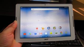 Acer Iconia One 10 (B3-A30): Display modest, dar OK la interior