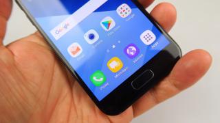 Samsung Galaxy A3 (2017): OS, UI, aplicaţii cu Grace UX în centru, un Monument Valley al interfeţelor
