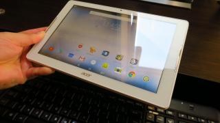 Acer Iconia One 10 (B3-A30): Conectivitate standard, plusează la microUSB