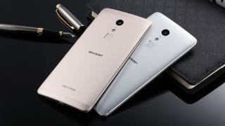 Sharp A1 este cel mai nou smartphone ajuns în oferta iHunt.ro! Aduce un display cu muchii foarte înguste și 4 GB memorie RAM!
