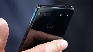 Essential Phone al lui Andy Rubin a pornit prost la drum... cu o întârziere