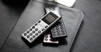 Acesta este anti-smartphone-ul: Elari NanoPhone C este cel mai mic telefon GSM din lume  şi are rol de detoxificare tehnologică