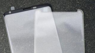 LG V30 are protecţiile ecranului fotografiate, avem 4 imagini publicate de Slashleaks