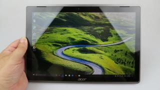Acer Switch 3: Multimedia cu difuzoare stereo în zona superioară, volum mediu