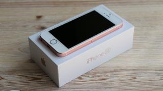 Se aduce din nou în discuție ideea unui succesor pentru iPhone SE; telefonul ar debuta spre final de august