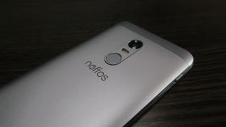 TP-Link Neffos X1: Design foarte compact, ca fulgul şi ca pana
