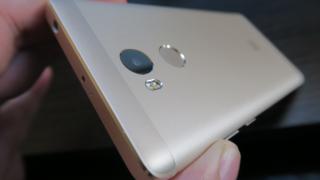 Xiaomi Redmi 4: Conectivitate dual SIM, viteze bune, infraroșu