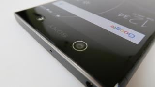 Sony Xperia XA1 Ultra: Design tipic Xperia, XXL, dar îngust