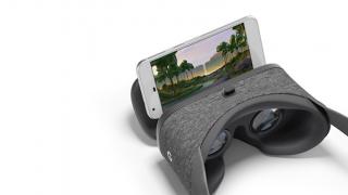 CEO-ul Google promite sosirea a 11 telefoane Android compatibile cu Daydream VR până la final de an 2017