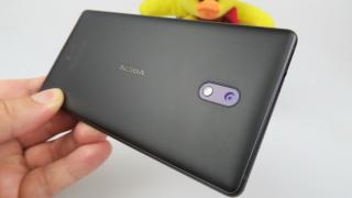 Nokia 3: Design solid, serios, textură... inedită