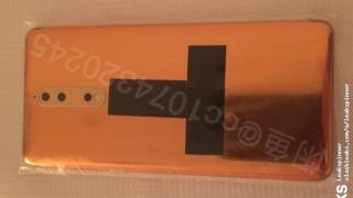 Nokia 8 apare în noi fotografii hands on, cu ecranul pornit şi pe celebra nuanţă "cupru"