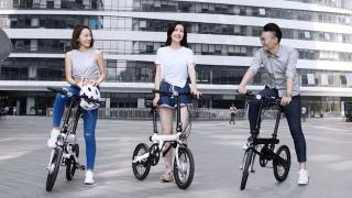 Turul Magazinelor #254: turul reducerilor pentru sufragerie, cu aer condiţionat, televizor uriaş şi o lampă LED cu lumânare inclusă; Bonus - super bicicletă smart!
