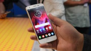 Moto Z2 Force are un ecran Shattershield... care se zgârie cam uşor; Moto răspunde legat de probleme