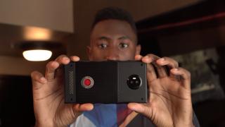 Iată telefonul RED Hydrogen One cu care se vor filma pelicule Hollywood; Se află în mâna lui Marques Brownlee deocamdată (Video)