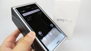 Sony Xperia XZ Premium Unboxing: telefonul "PS4 Pro" e aici, cu tot cu HDR şi 4K