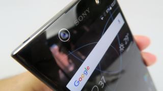 Sony Xperia XA1 Ultra: Cameră excelentă de luat în vacanţă, filmare selfie la înălţime