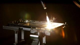 Essential Phone se află în producţie de masă acum, avem imagini direct din fabrică; Aflăm data de lansare peste o săptămână