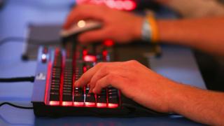 Turul Magazinelor #263: Brăţară de fitness cu senzor de tensiune arterială, sistem de gaming cu procesor Core i9 şi monitor de gaming la preţ bun