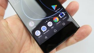 Sony Xperia XA1: OS, UI, aplicaţii - Nougat cu Xperia UI şi gloss, mult gloss
