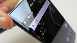 Sony Xperia XZ Premium: Design specific Sony, polarizant cu siguranţă