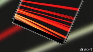 Xiaomi Mi Mix 2 este comparat la nivel de dimensiuni cu primul Mi Mix; diagonala scade până la 6 inch