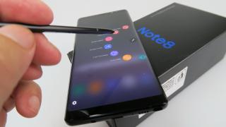 Samsung Galaxy Note 8 Unboxing: iată ce accesorii primim la pachet cu phablet-ul de 6.3 inch (Video)