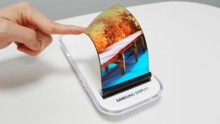 CEO-ul Samsung confirmă lansarea unui smartphone cu display pliabil pentru 2018