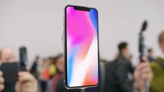 Marques Brownlee ne prezintă primele sale impresii despre iPhone X: fascinant şi imersiv, dar cu posibile probleme