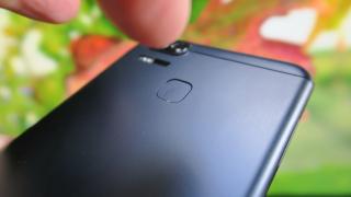 ASUS ZenFone Zoom S: Design metalic incredibil de subţire pentru ce hardware primim