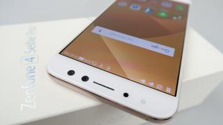 ASUS ZenFone 4 Selfie Pro Unboxing: camera duală devine vedetă şi în zona selfie, acum şi cu filmare 4K (Video)