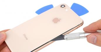 iFixit pune mâna pe iPhone 8; aflăm cât de ușor poate fi reparat noul smartphone și ce capacitate are bateria
