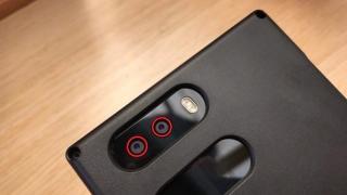 Nubia NX595J apare în fotografii reale; nu este smartphone-ul edge-to-edge vehiculat
