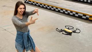 Turul Magazinelor #291: Huawei P10 Lite la reducere, pitici de grădină, drona controlată prin gesturi DJI Spark e în România